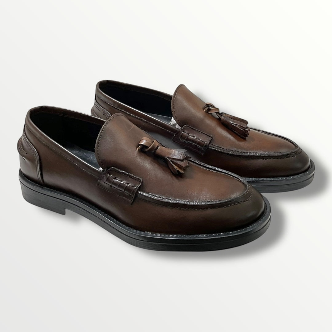 Mocassino in pelle di vitello legno con nappine BB t.moro
