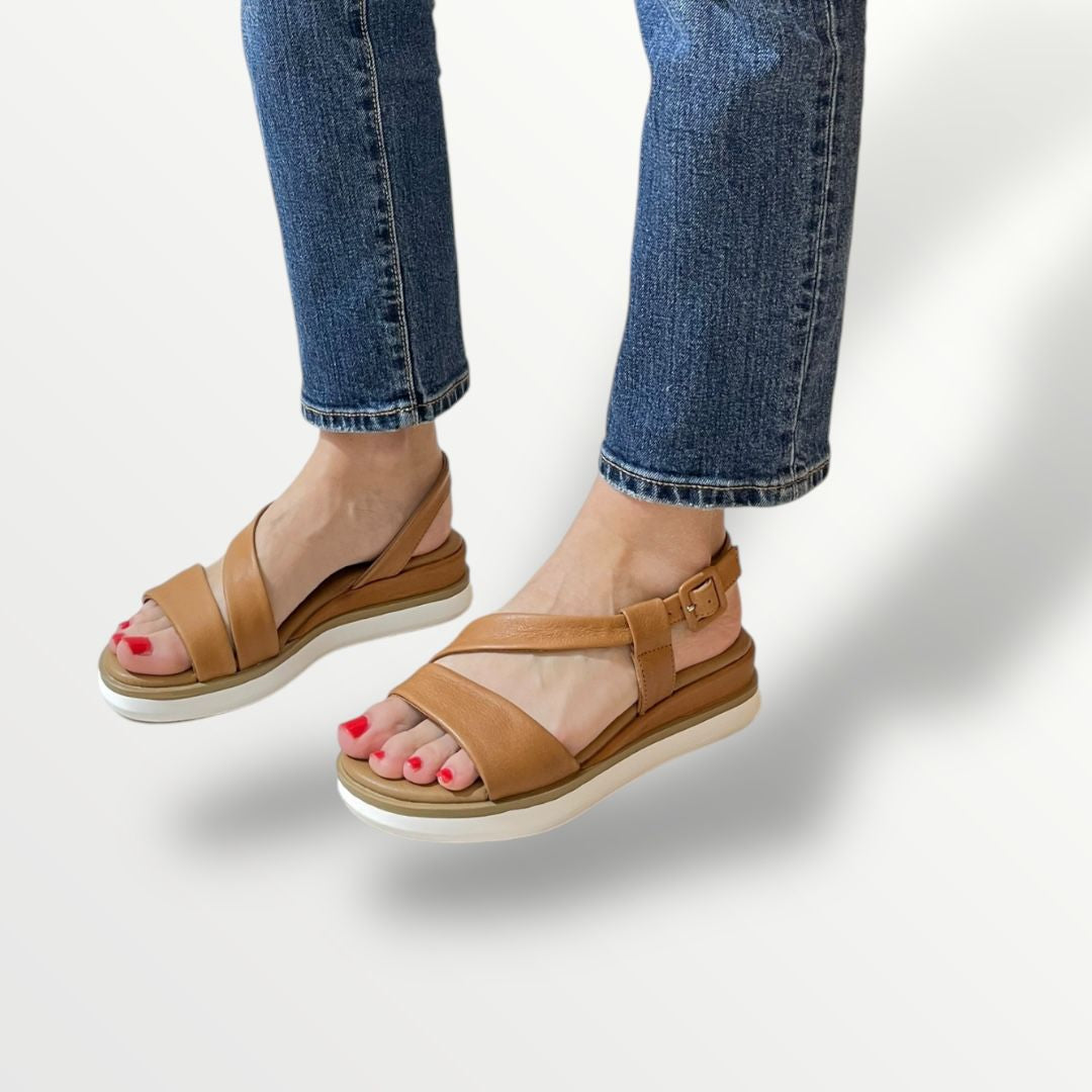 Sandalo INUOVO in pelle cuoio 113060